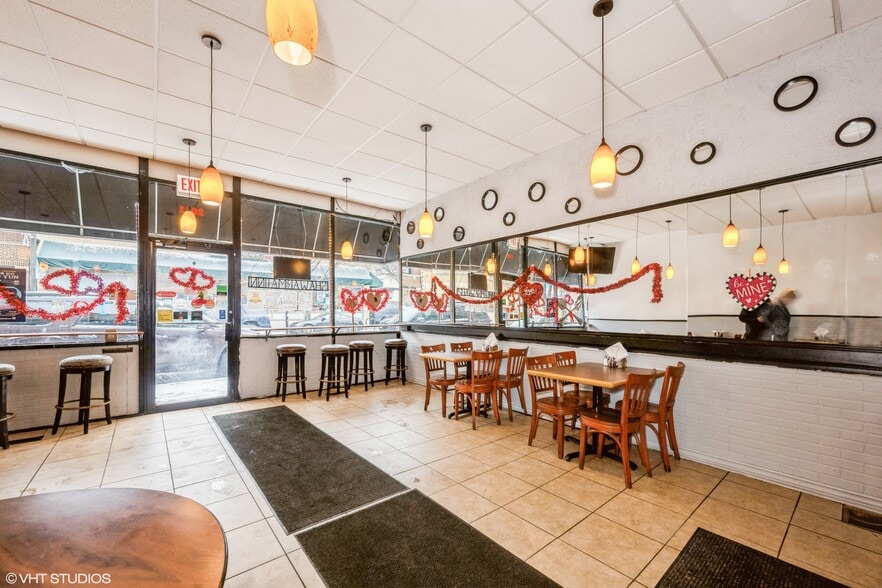 More Photos Of 1956 W Armitage Ave, Chicago Storefront Retail Residential For Sale