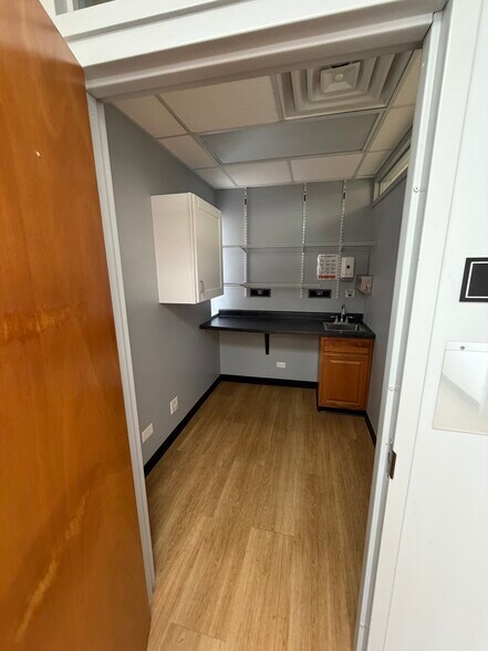 More Photos Of 4534 S Western Ave, Chicago Healthcare For Lease