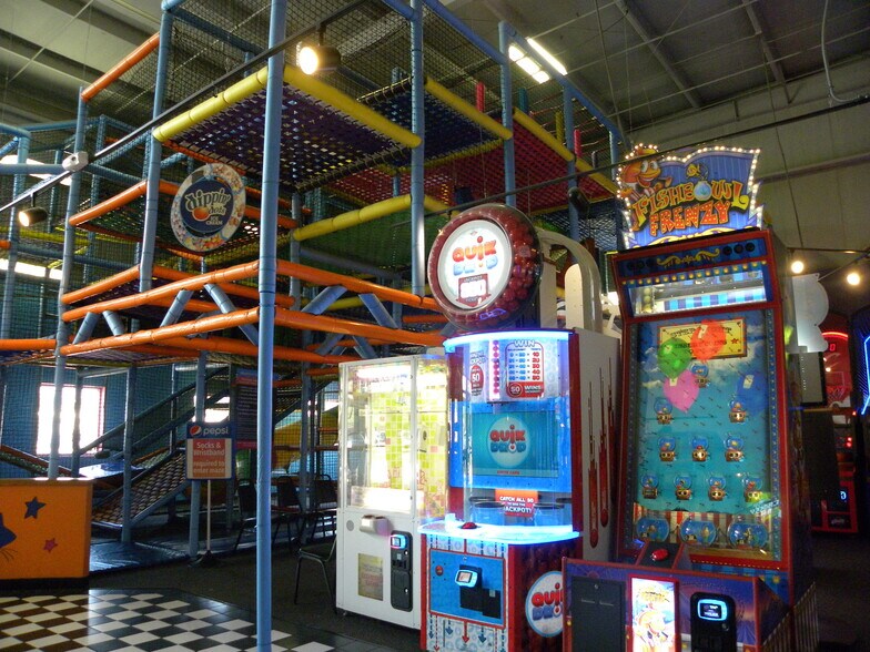 More Photos Of 1555 Yolande Ave, Lincoln Amusement Park For Sale