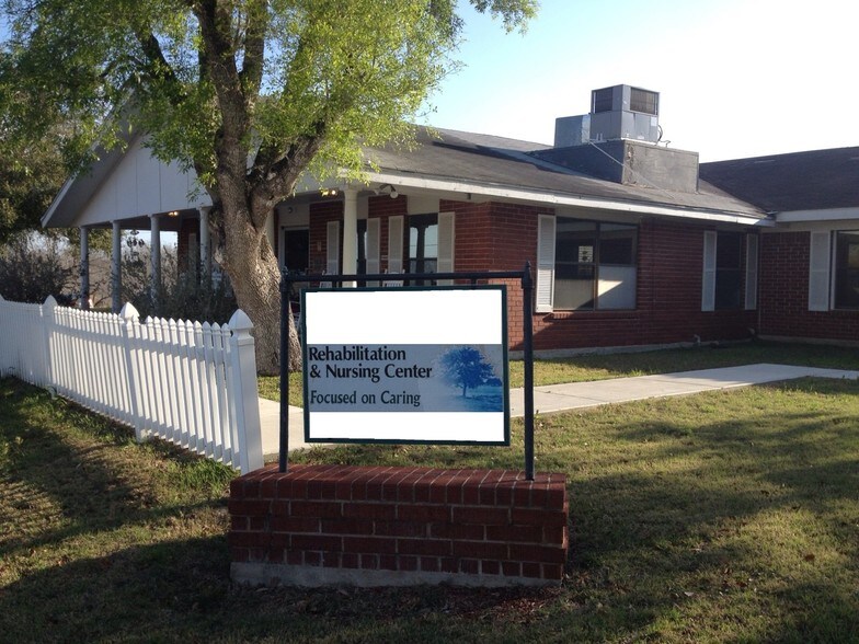 More Photos Of 209 Country Club Dr, Karnes City Rehabilitation Center For Sale