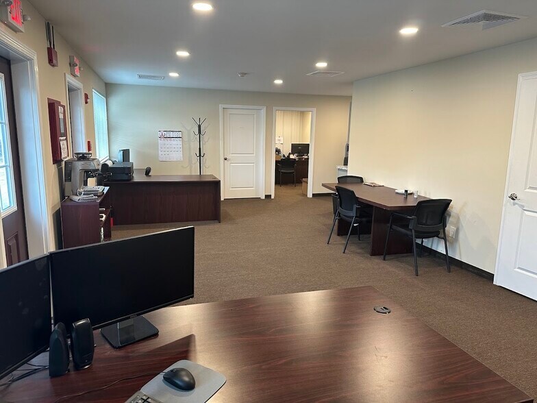 More Photos Of 237 Londonderry Tpke, Hooksett Industrial For Lease