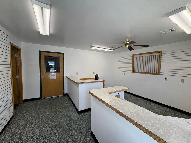 More Photos Of 218 E 50th St, Garden City Warehouse For Lease