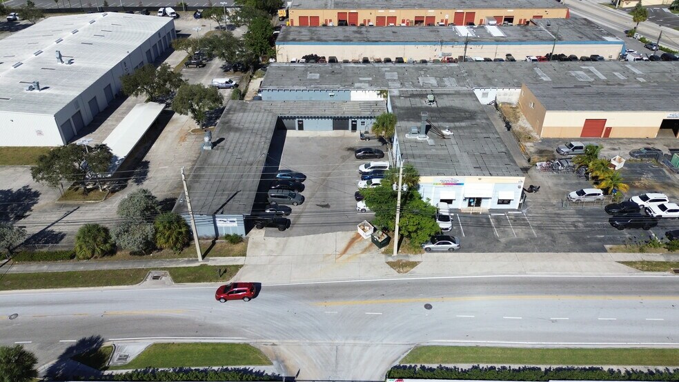 More Photos Of 1151 WaterTower Rd, Lake Park Warehouse For Lease