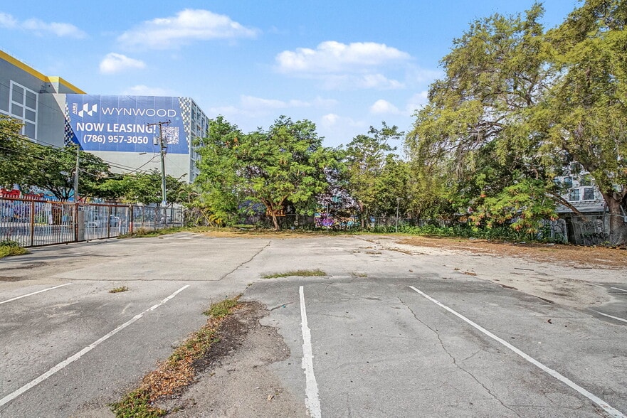 More Photos Of 2500 N Miami Ave, Miami Light Distribution For Sale