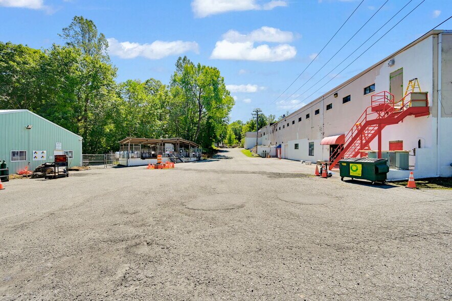 More Photos Of 26 Industrial Rd, West Milford Flex For Lease