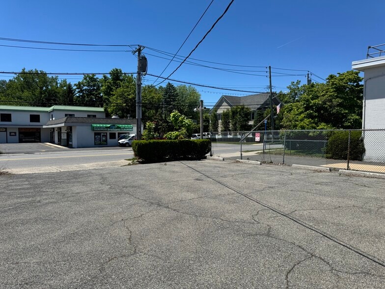 More Photos Of 479 Marble Ave, Pleasantville Freestanding For Sale