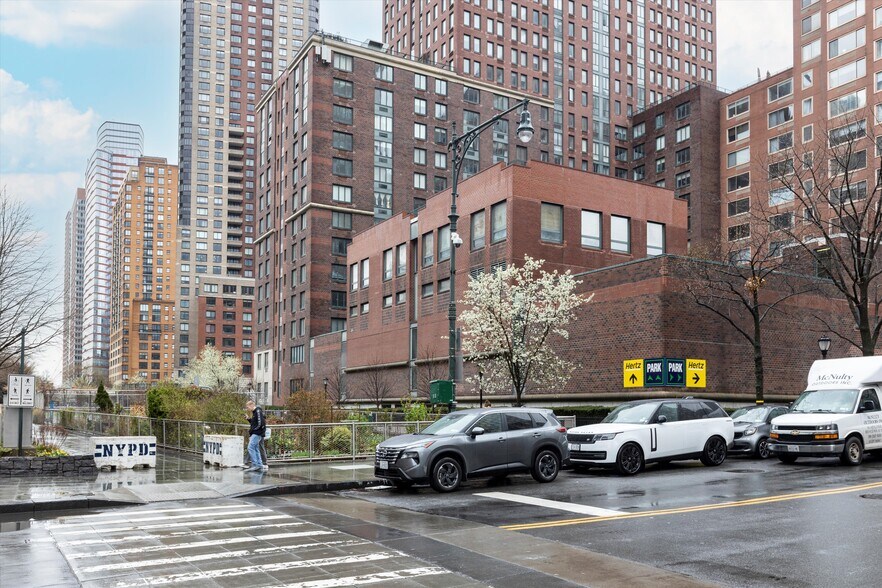 More Photos Of 250 Albany St, New York Multifamily For Sale