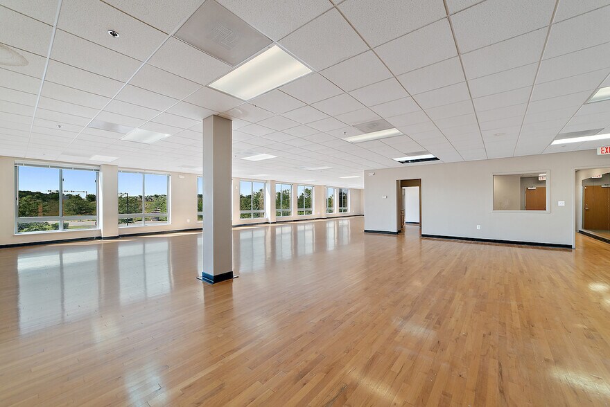 More Photos Of 44320 Premier Plaza, Ashburn Office For Sale