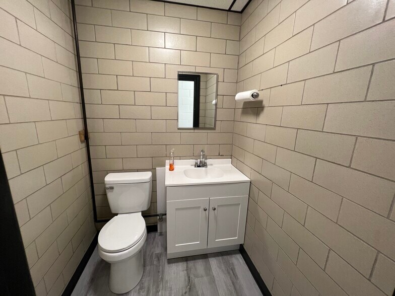 More Photos Of 1821 E Nine Mile Rd, Highland Springs Office For Lease