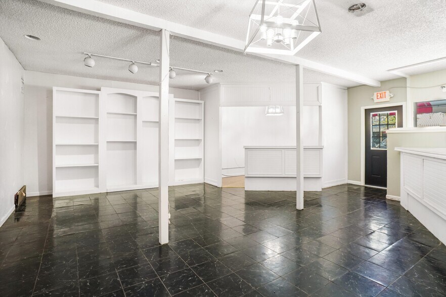 More Photos Of 914 Halsell St, Bridgeport General Retail For Sale