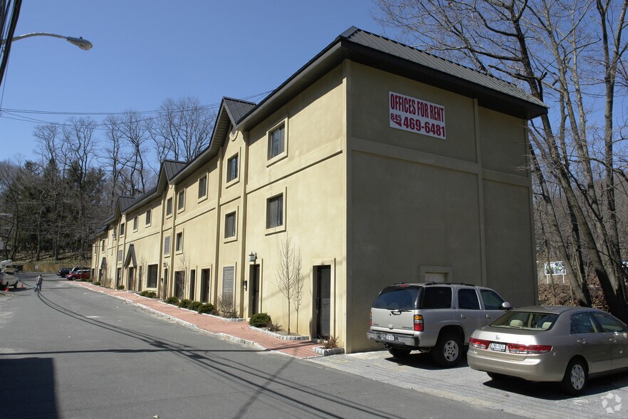 More Photos Of 7-11 Legion Dr, Valhalla Medical For Lease