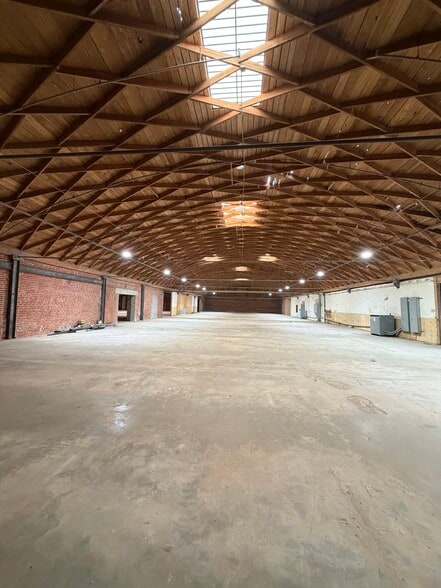 More Photos Of 8001 Beach St, Los Angeles Warehouse For Lease