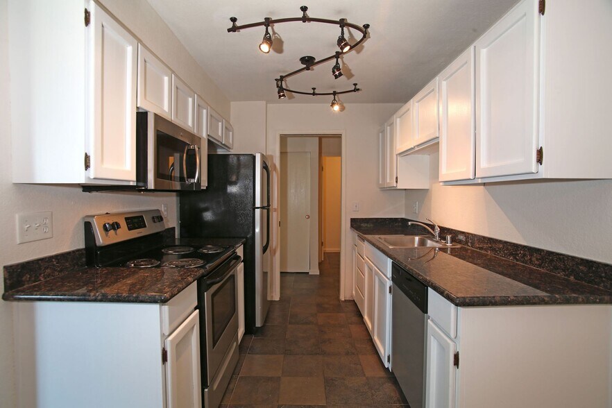 More Photos Of 5631 California Ave SW, Seattle Apartments For Sale