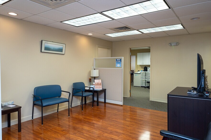 More Photos Of 195 Thomas Johnson Dr, Frederick Medical For Sale