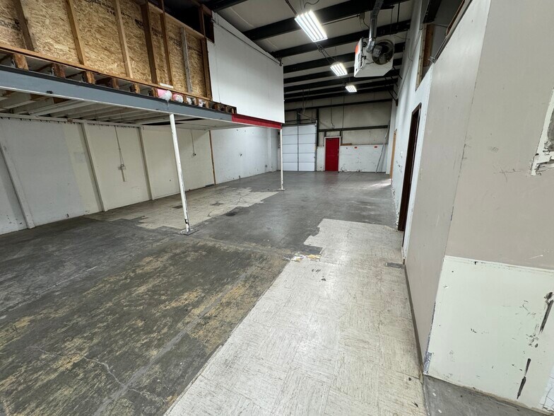 More Photos Of 4600 W St, Lincoln Showroom For Lease