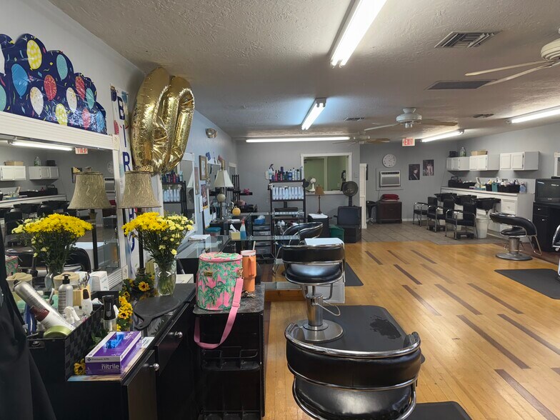 More Photos Of 1030 Camphor Ln, Deland General Retail For Sale