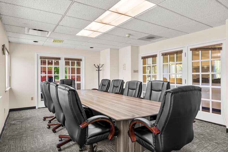 More Photos Of 25 Delaware Ave, Delmar Office For Lease