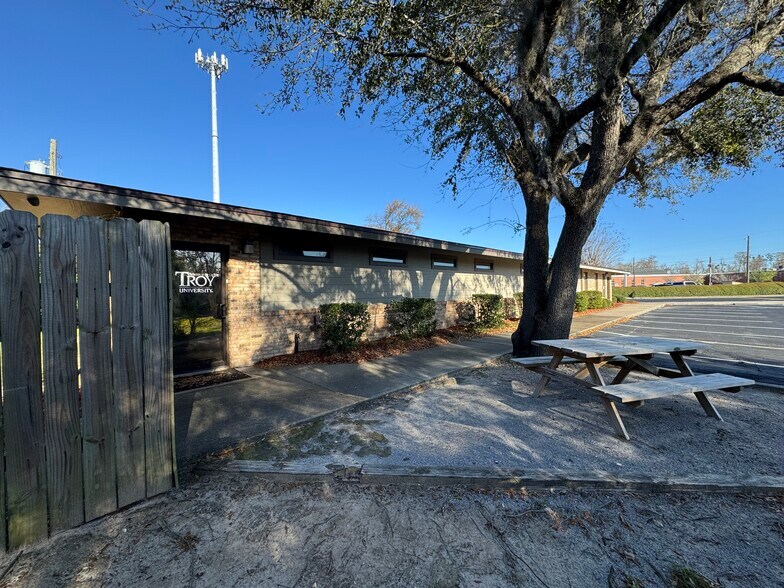 More Photos Of 527 AIRPORT Rd, Panama City Office For Sale