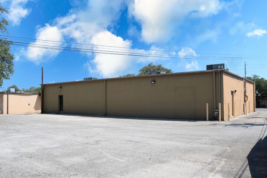 More Photos Of 142 W Rhapsody Dr, San Antonio Office For Lease