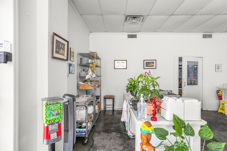More Photos Of 697 W Cherry St, Jesup Restaurant For Sale