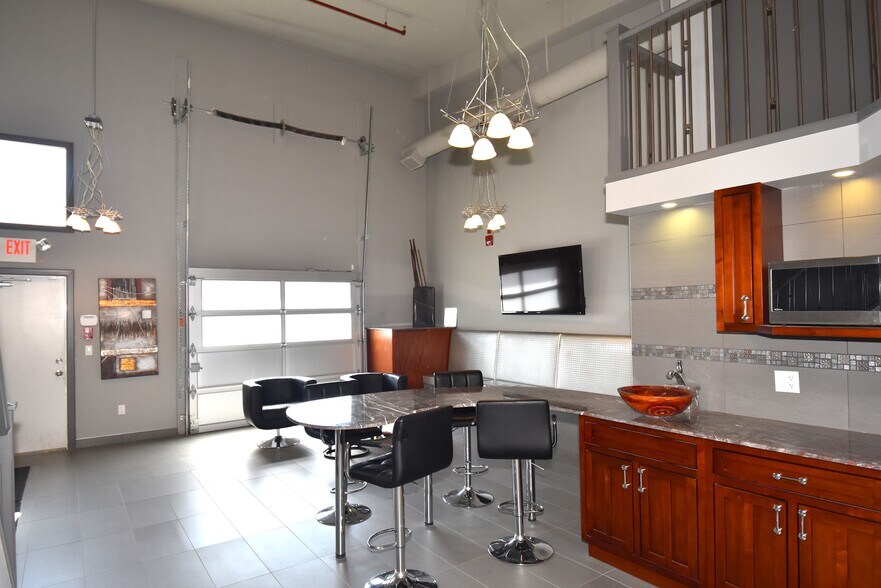 More Photos Of 9903 209 St NW, Edmonton Warehouse For Sale