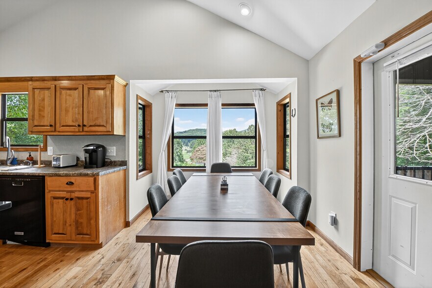 More Photos Of 77 Alpine Way, Blairsville Hotel For Sale