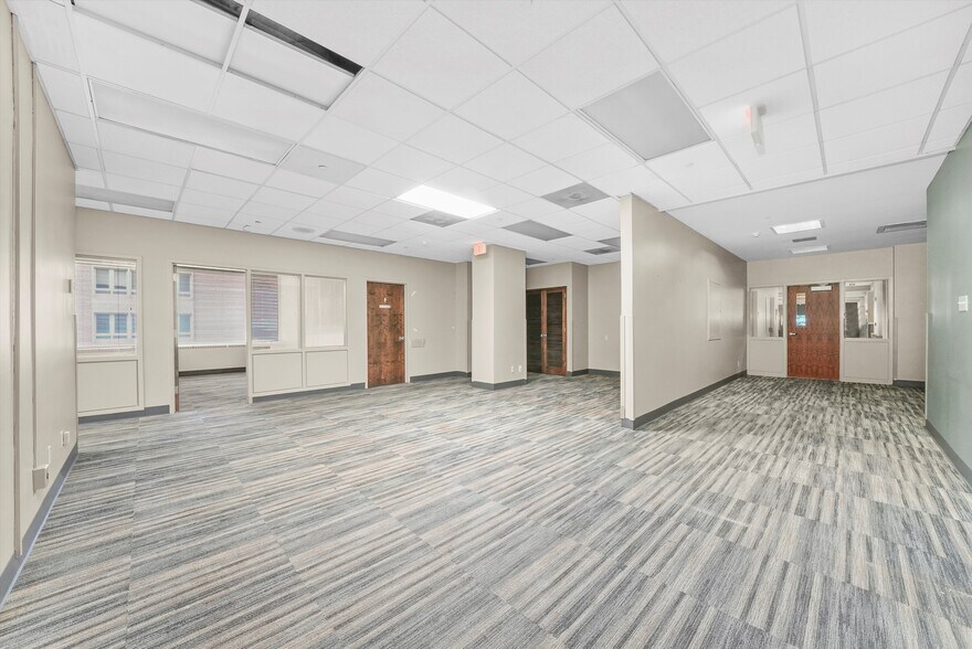 More Photos Of 2400 N Rockton Ave, Rockford Hospital For Lease