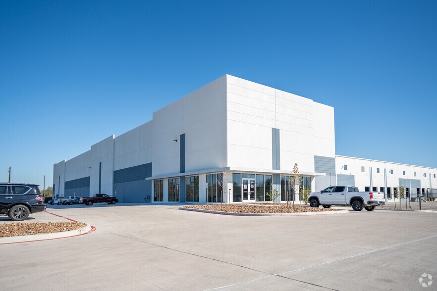 Primary Photo Of 5475 Allen-Genoa Rd, Houston Distribution For Lease