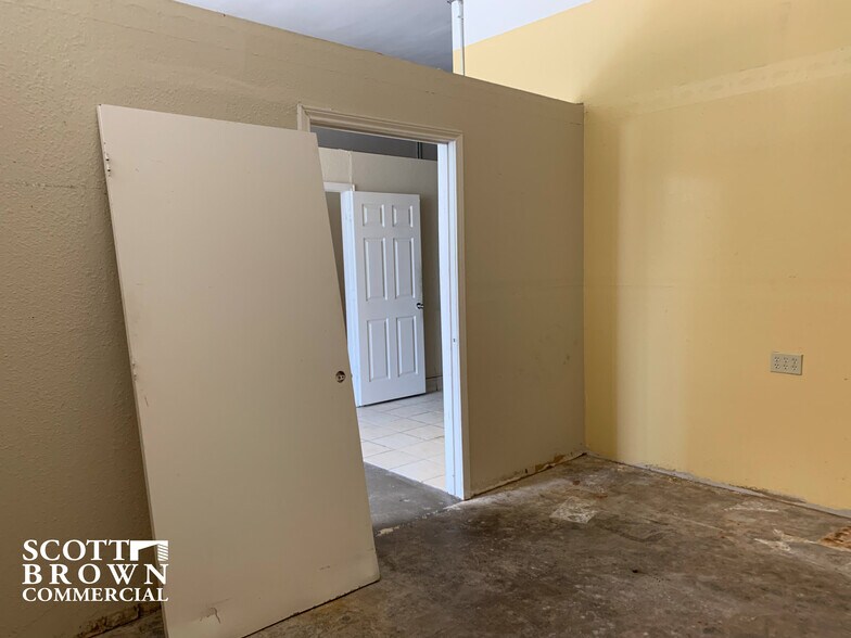 More Photos Of 603 N Locust St, Denton Unknown For Lease