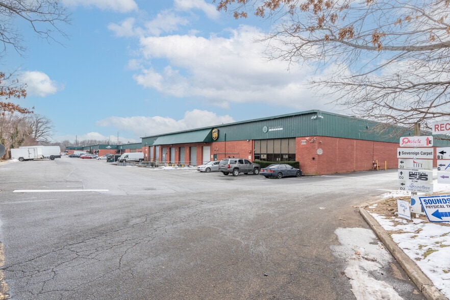 More Photos Of 200 Robbins Ln, Jericho Warehouse For Lease