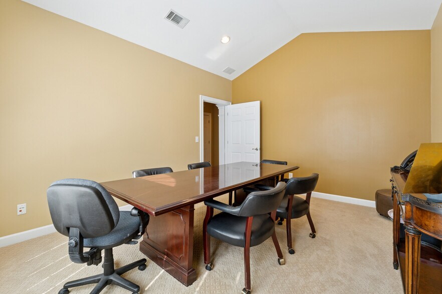 More Photos Of 301-304 Macy Dr, Roswell Medical For Sale