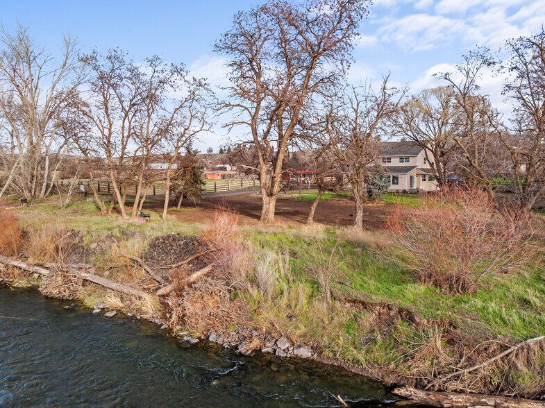 More Photos Of 10 W Sprague St, Echo Flex For Sale