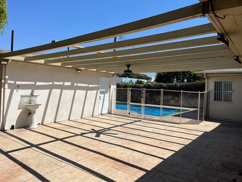 More Photos Of 8927 Sawyer St, Los Angeles Specialty For Sale