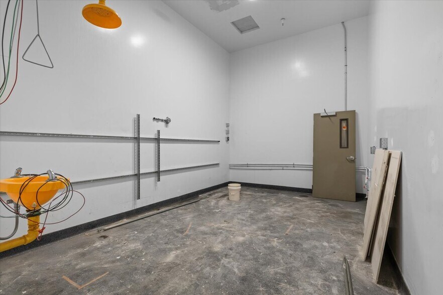 More Photos Of 1501 Sage Rd, Medford Warehouse For Sale