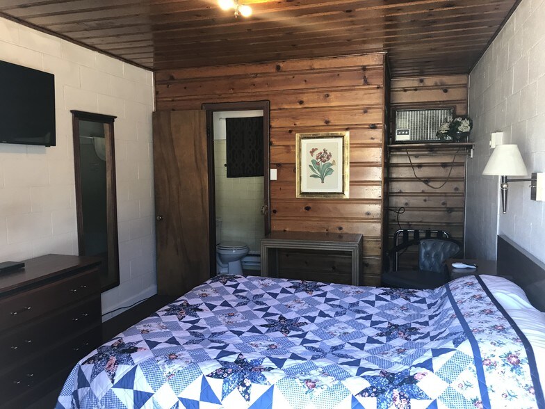 More Photos Of 1301 W Aultman St, Ely Hotel For Sale