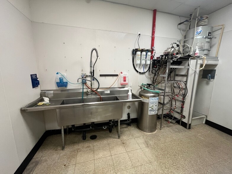 More Photos Of 16088 NE Sandy Blvd, Portland Restaurant For Sale