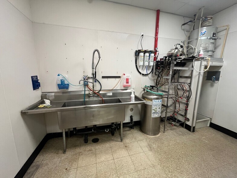 More Photos Of 16088 NE Sandy Blvd, Portland Restaurant For Sale