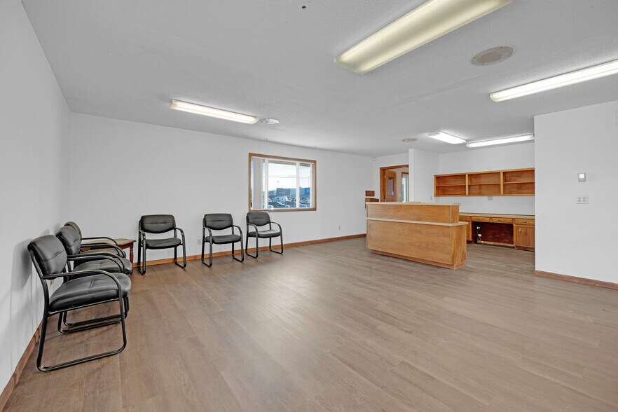 More Photos Of 804 Winchester Dr, Sedalia Medical For Sale