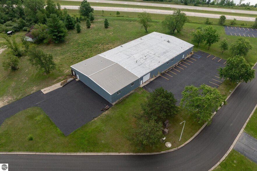 More Photos Of 910 Industrial Dr, Mount Pleasant Warehouse For Sale