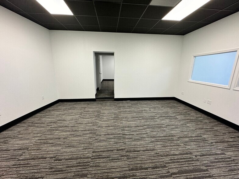 More Photos Of 1249 N Orange Ave, Orlando General Retail For Lease