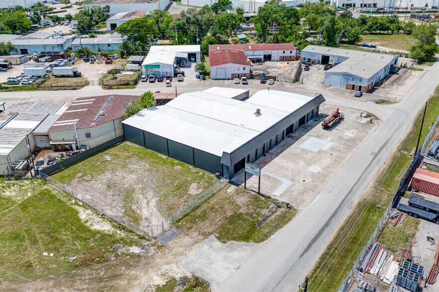 More Photos Of 10215 Papalote St, Houston Showroom For Sale