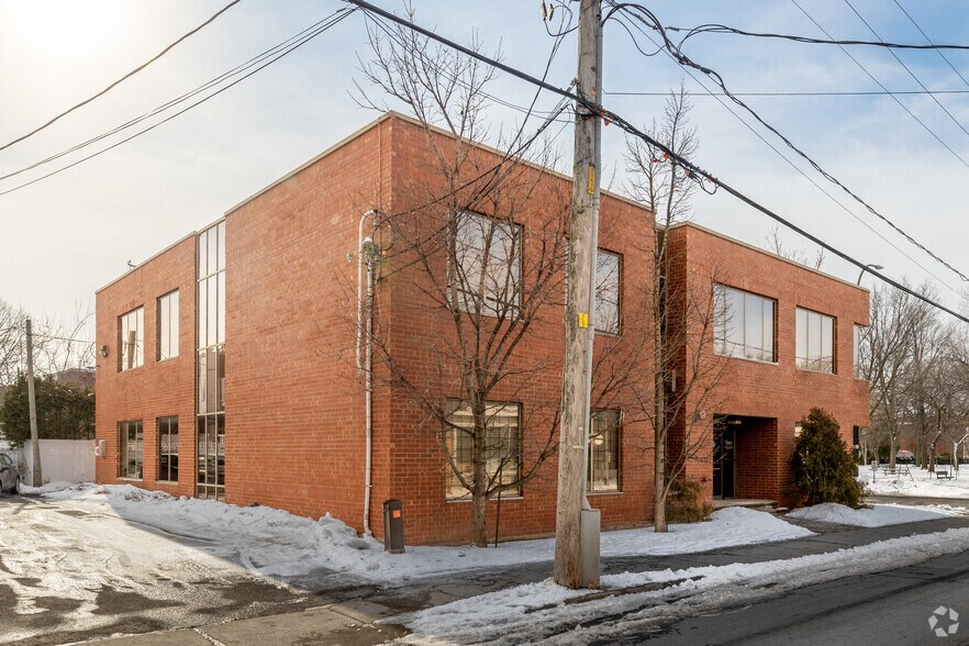More Photos Of 80 Rue Saint-Laurent O, Longueuil Loft Creative Space For Sale