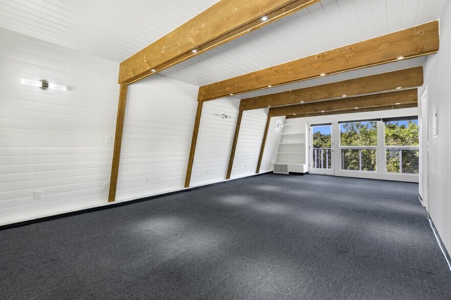 More Photos Of 28220 Agoura Rd, Agoura Hills Loft Creative Space For Lease