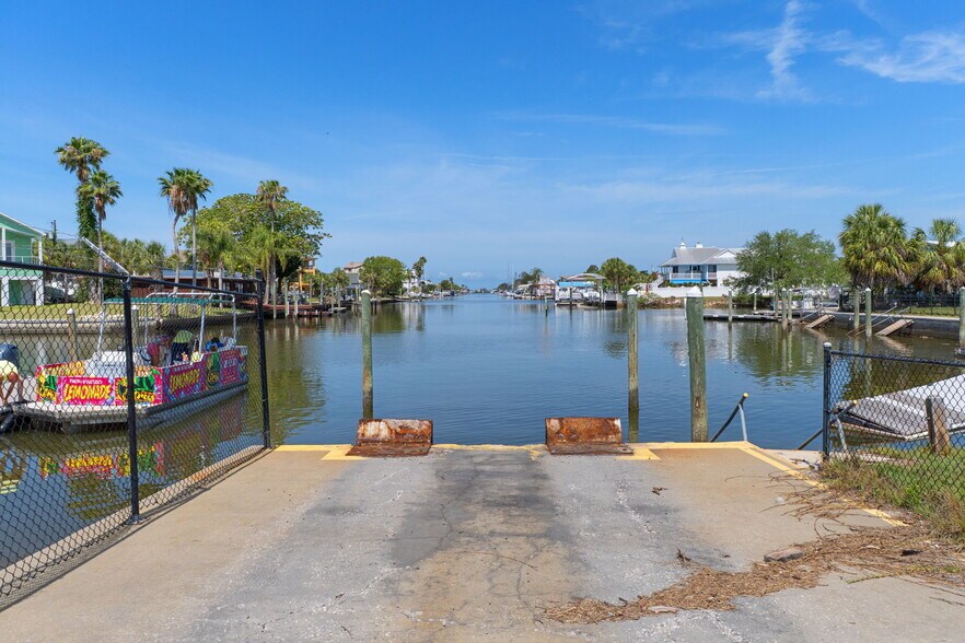 More Photos Of 5000 Calienta St, Hernando Beach Marina For Sale