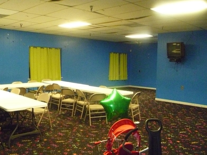 More Photos Of 2922 Route 9W, New Windsor Township Health Club For Sale