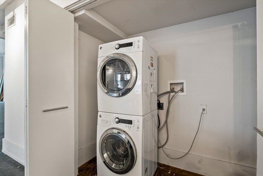 More Photos Of 1517 E 5th Ave, Tampa Office For Lease