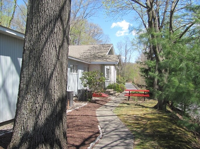 More Photos Of 291 Queen St, Bristol Medical For Lease