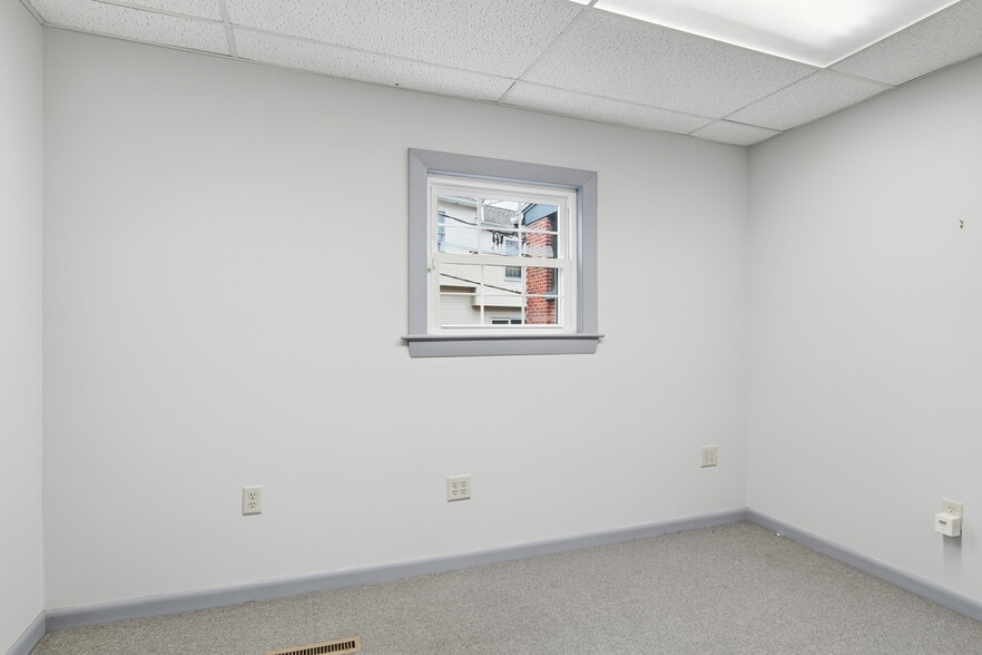 More Photos Of 355 Bridge St, Northampton Office For Lease