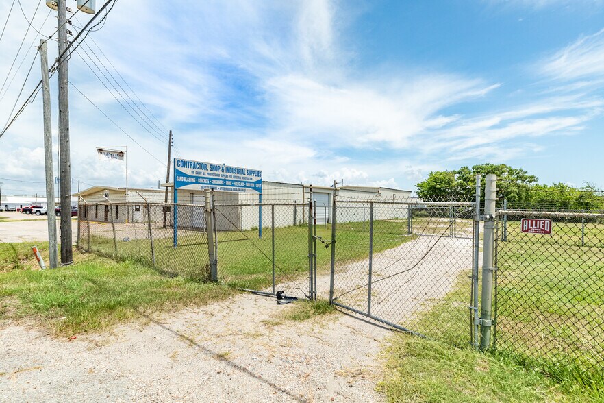 More Photos Of 6322 E Highway 332, Freeport Warehouse For Sale