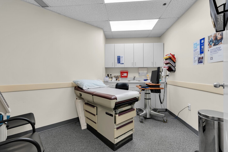 More Photos Of 501 Iron Bridge Rd, Freehold Medical For Sale